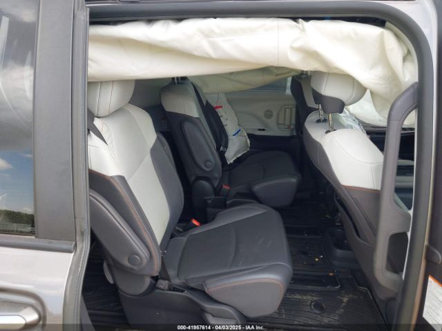 5TDDSKFC8NS047144 Toyota Sienna Xse