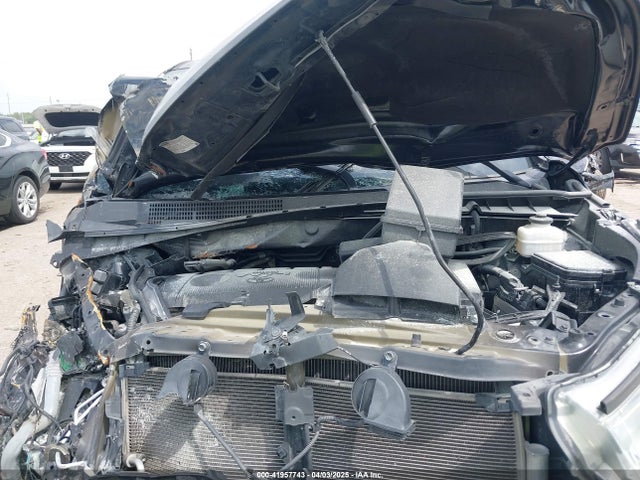 5TDZARFH6KS045045 Toyota Highlander Le