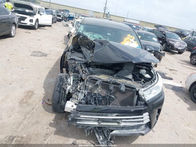 5TDZARFH6KS045045 Toyota Highlander Le