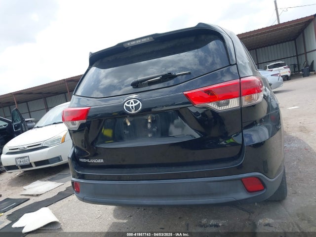 5TDZARFH6KS045045 Toyota Highlander Le