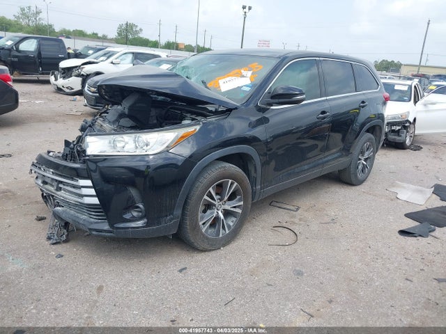 5TDZARFH6KS045045 Toyota Highlander Le