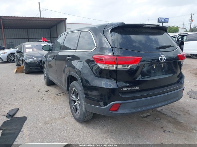 5TDZARFH6KS045045 Toyota Highlander Le