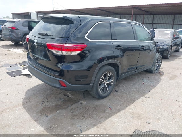 5TDZARFH6KS045045 Toyota Highlander Le