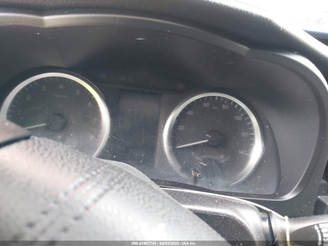 5TDZARFH6KS045045 Toyota Highlander Le
