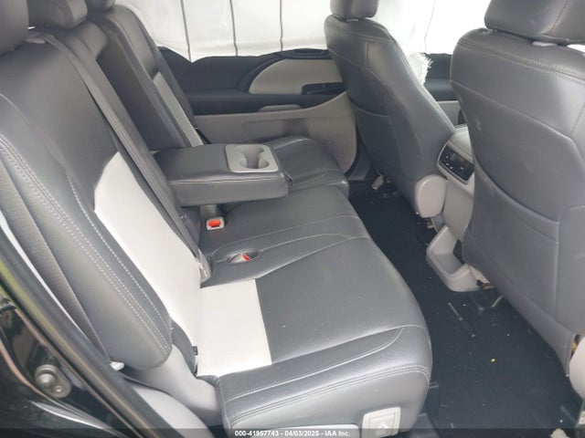 5TDZARFH6KS045045 Toyota Highlander Le