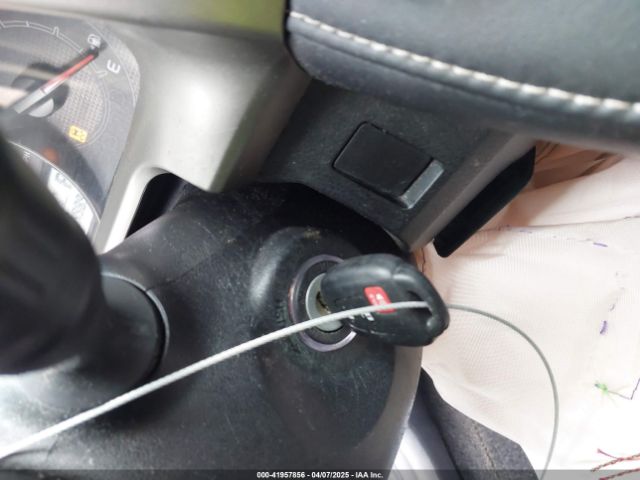 2T3WFREV3EW074260 Toyota Rav4 Xle