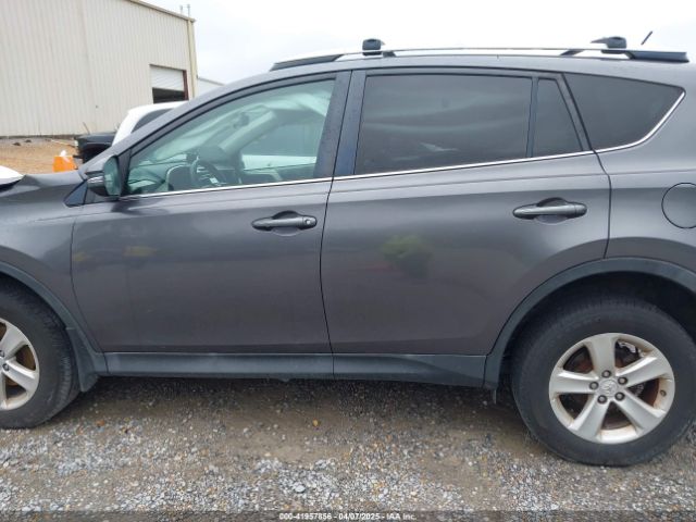 2T3WFREV3EW074260 Toyota Rav4 Xle