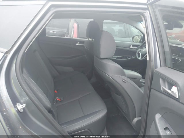 KM8J23A48KU996494 Hyundai TUCSON SE