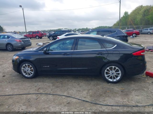 3FA6P0LUXKR243571 Ford Fusion Hybrid Se