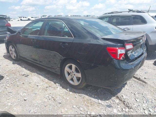 4T1BF1FK3EU425097 Toyota CAMRY SE