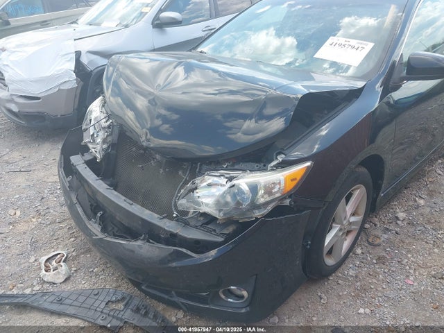 4T1BF1FK3EU425097 Toyota CAMRY SE