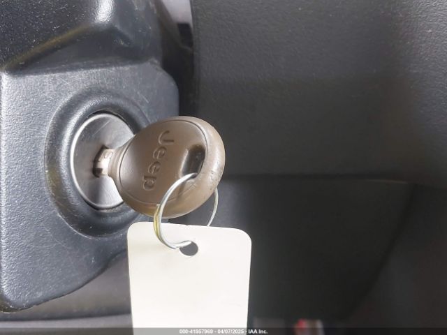 1C4NJPBA0HD157503 Jeep Patriot Sport Fwd