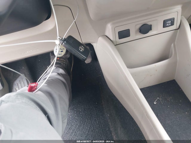 Продажа на аукционе авто 2012 Toyota Prius V Three, vin: JTDZN3EU2C3017293, номер лота: 41957977