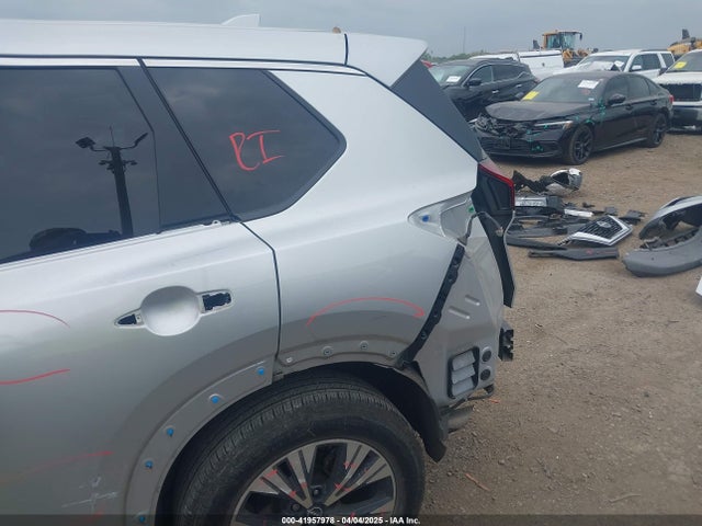 JN8BT3BA5PW403801 Nissan Rogue Sv Fwd