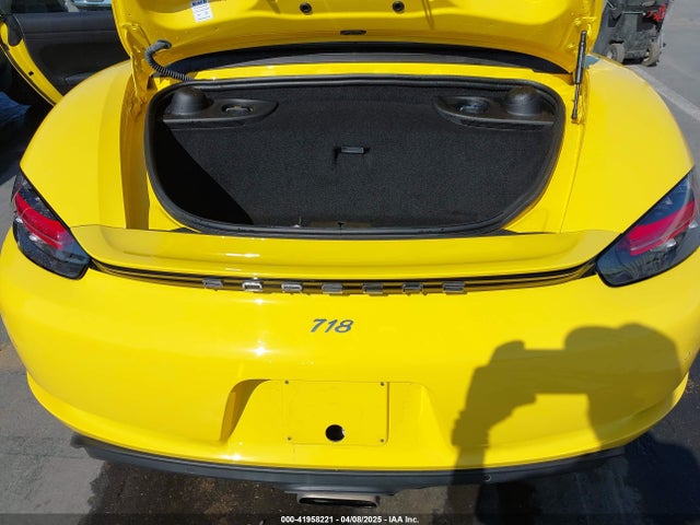 WP0CA2A8XMS210397 Porsche 718 Boxster T