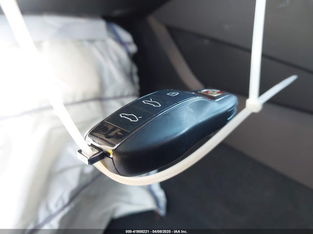 WP0CA2A8XMS210397 Porsche 718 Boxster T