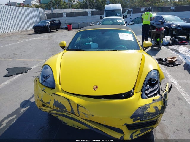 WP0CA2A8XMS210397 Porsche 718 Boxster T