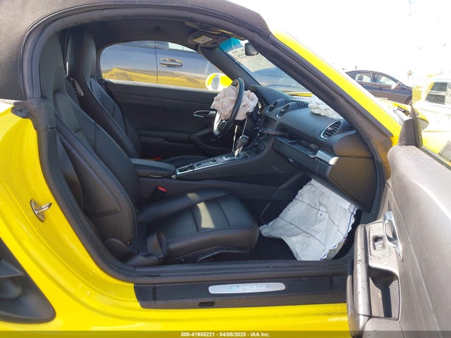 WP0CA2A8XMS210397 Porsche 718 Boxster T