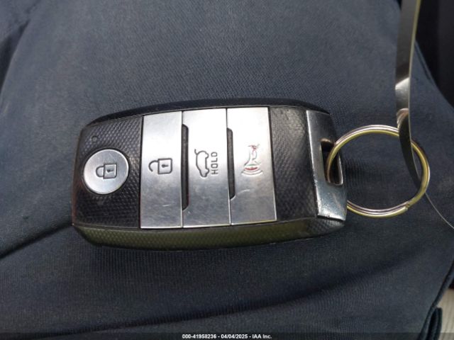 5XYPKDA50HG272421 KIA Sorento 3.3l Sx
