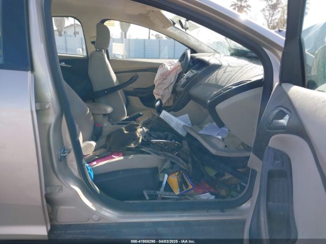 1FADP3K24HL299912 Ford FOCUS SE