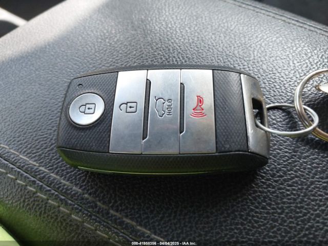 KNDCC3LC7J5133340 KIA NIRO EX