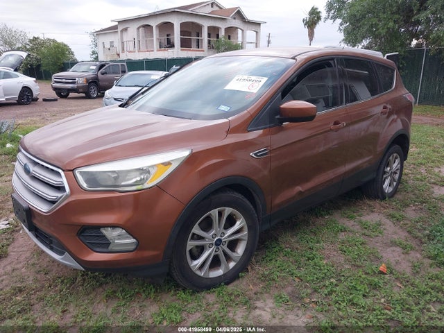 1FMCU0GD8HUA44225 Ford ESCAPE SE