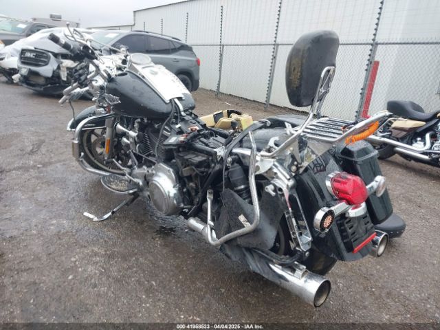 2018 HARLEY-DAVIDSON FLHR 1HD1FBC31JB674666 Photo 2