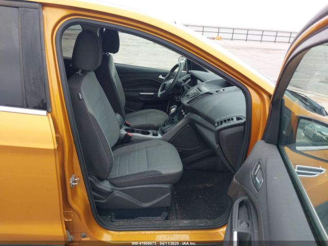 1FMCU9GX1GUC59233 Ford ESCAPE SE