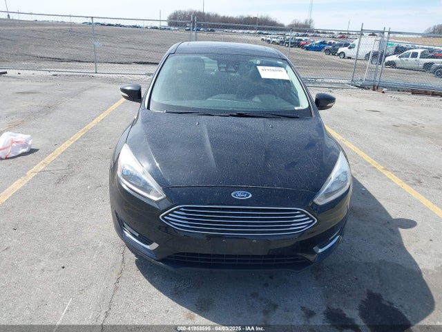 1FADP3J25JL221338 Ford Focus Titanium