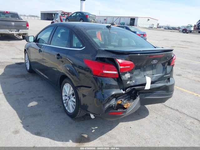 1FADP3J25JL221338 Ford Focus Titanium