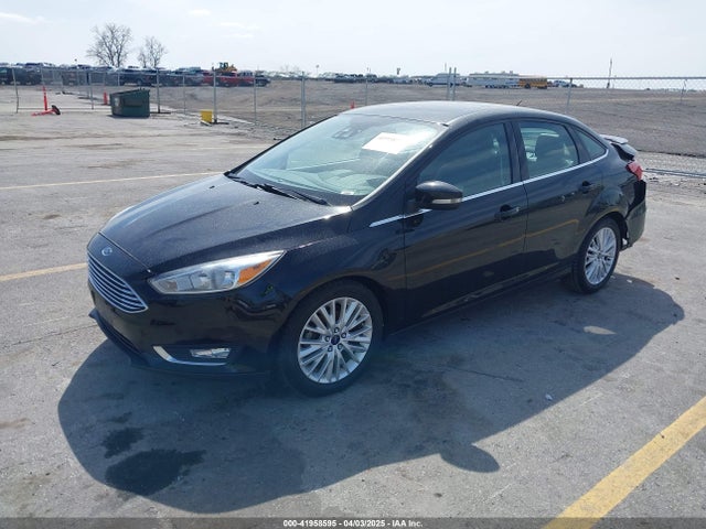 1FADP3J25JL221338 Ford Focus Titanium