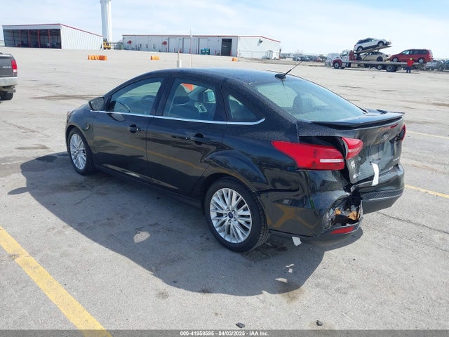 1FADP3J25JL221338 Ford Focus Titanium