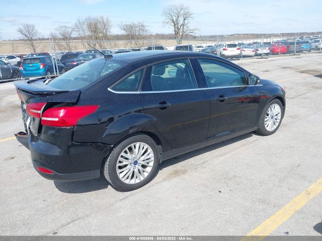 1FADP3J25JL221338 Ford Focus Titanium
