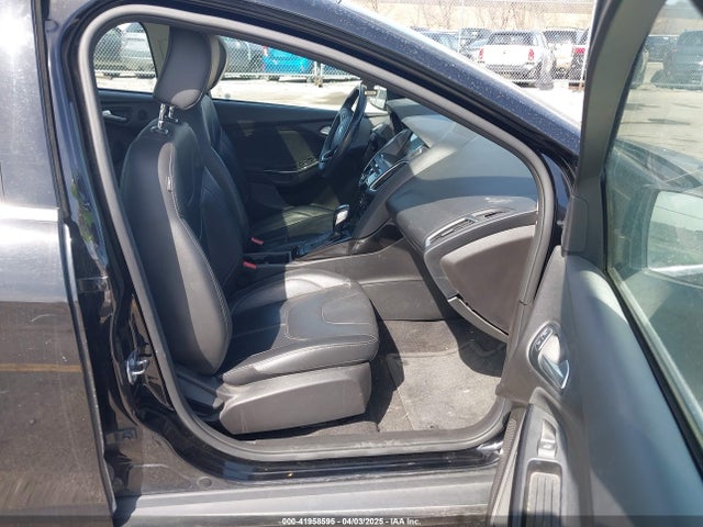 1FADP3J25JL221338 Ford Focus Titanium