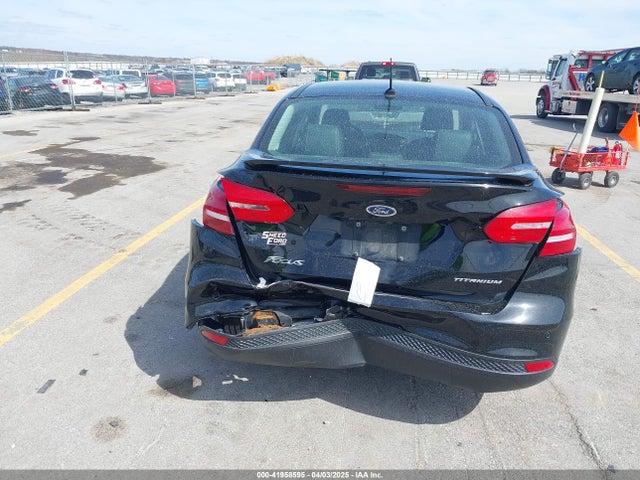 1FADP3J25JL221338 Ford Focus Titanium