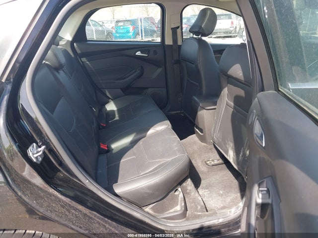 1FADP3J25JL221338 Ford Focus Titanium
