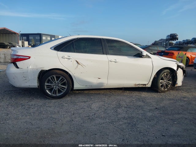 4T1BF1FK1HU722048 Toyota CAMRY SE