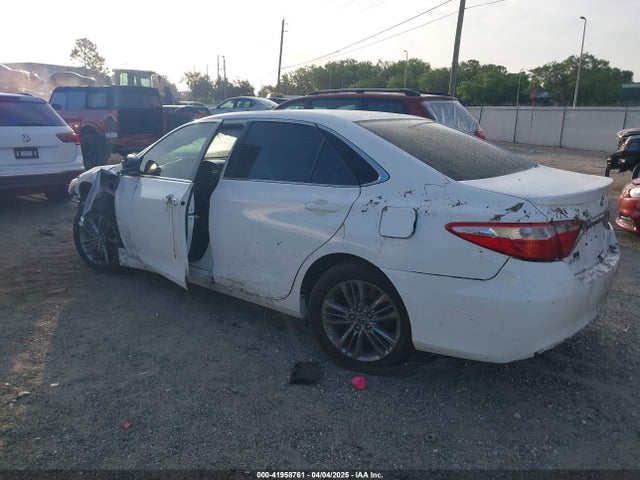 4T1BF1FK1HU722048 Toyota CAMRY SE