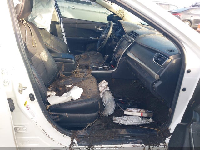 4T1BF1FK1HU722048 Toyota CAMRY SE