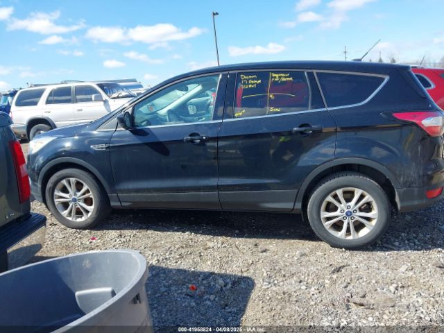 1FMCU0GD5HUD27584 Ford ESCAPE SE