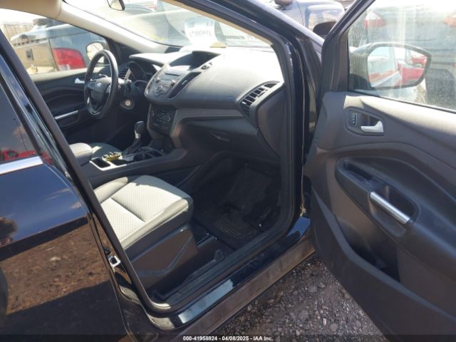 1FMCU0GD5HUD27584 Ford ESCAPE SE
