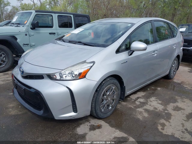Toyota Prius V Two 2015 JTDZN3EU7FJ025812 Image 2