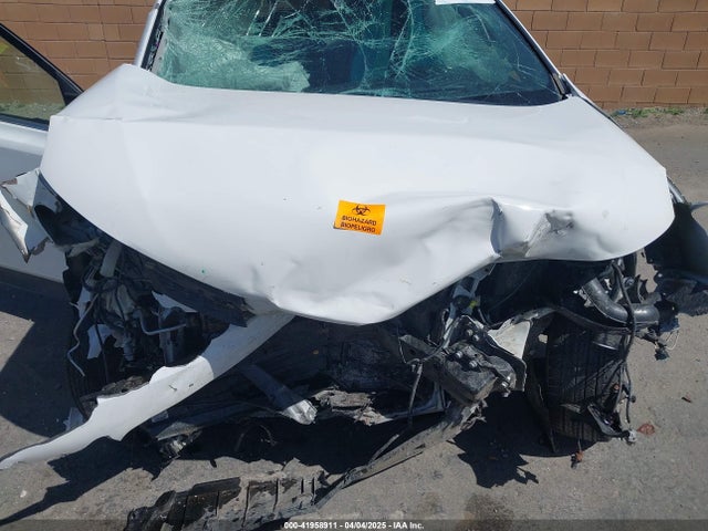 2T3ZFREV4FW229428 Toyota RAV4 LE