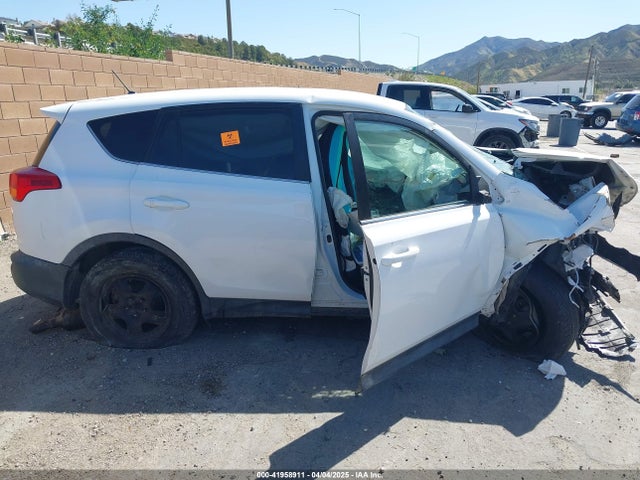 2T3ZFREV4FW229428 Toyota RAV4 LE