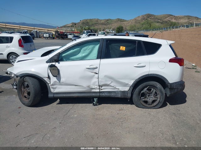 2T3ZFREV4FW229428 Toyota RAV4 LE