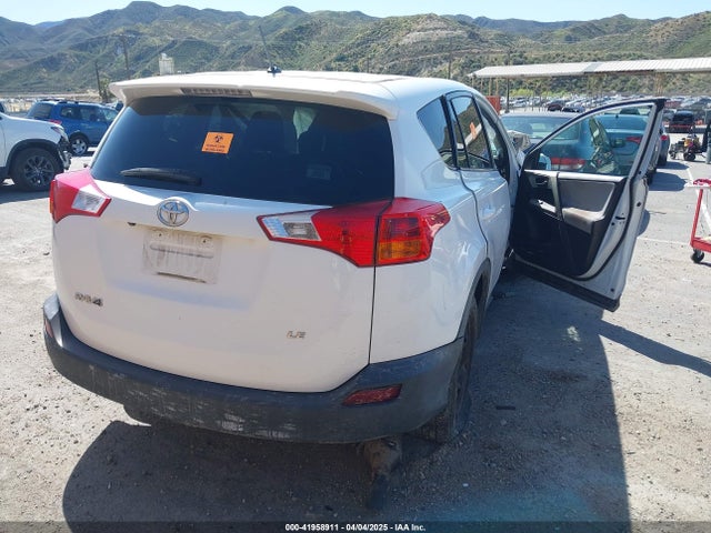 2T3ZFREV4FW229428 Toyota RAV4 LE