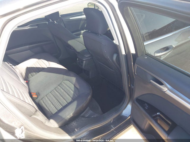 1FA6P0HD7G5132981 Ford FUSION SE