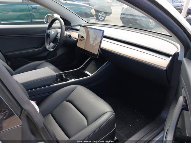 2019 TESLA MODEL 3 5YJ3E1EA2KF437900 Photo 4