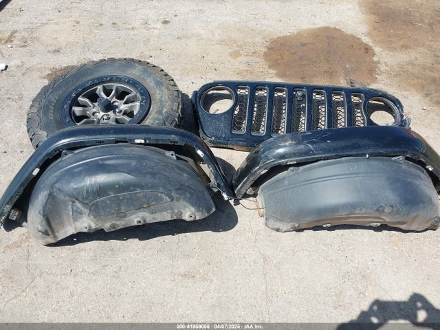 1C4JJXSJXNW213946 Jeep Wrangler Unlimited Rubicon 392 4x4