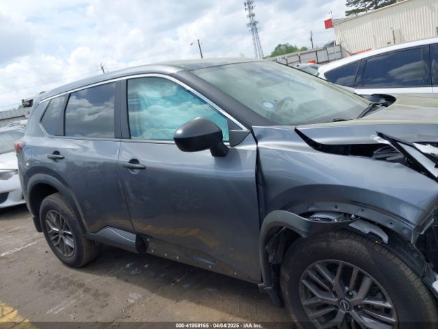 5N1BT3AA4RC735385 Nissan Rogue S Fwd